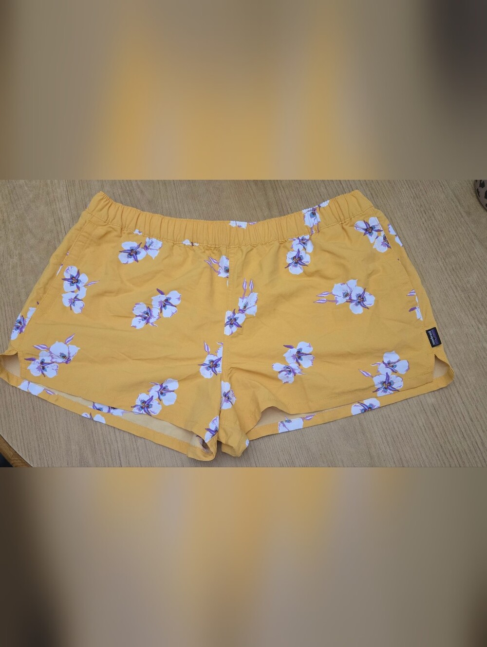 Patagonia Women's Barely Baggies Shorts 2.5" Size L Yellow Purple Floral STY5704